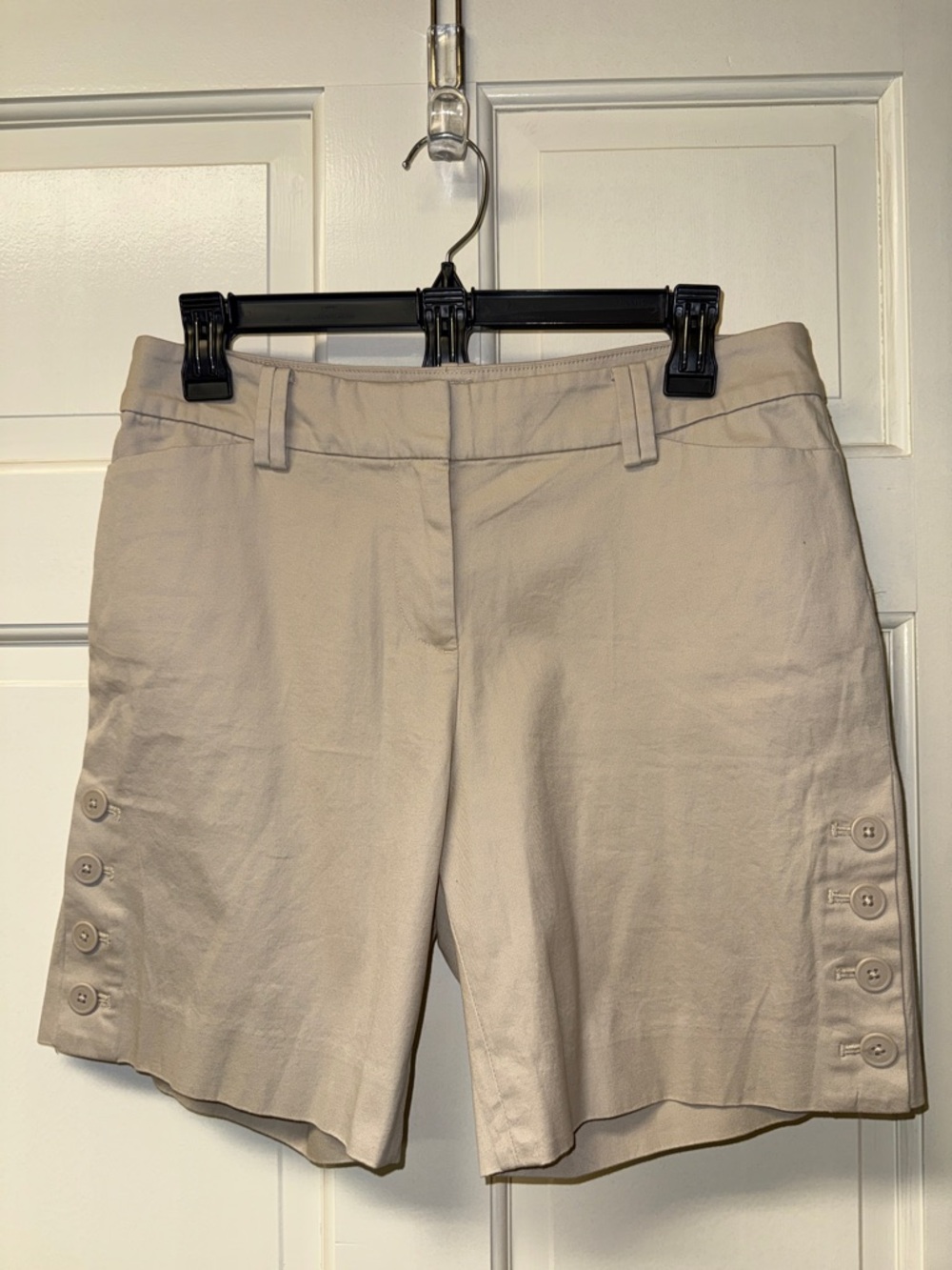 Talbots khaki Light Taupe Women's Button accents Bermuda Shorts size 4 New
